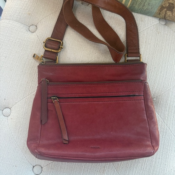 Vintage Fossil Burgundy Crossbody! - Picture 2 of 8